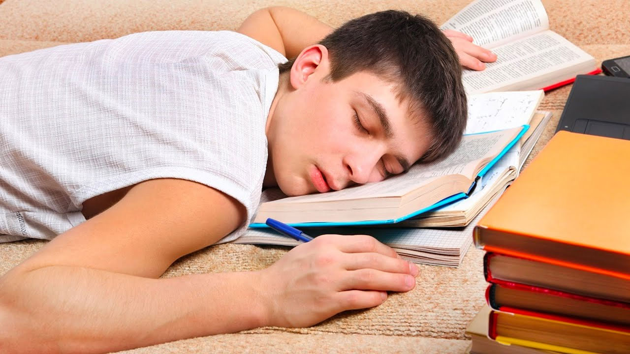 Ergenlerin Daha Fazla Uyumasına Nasıl Yardımcı Olabilirsiniz?